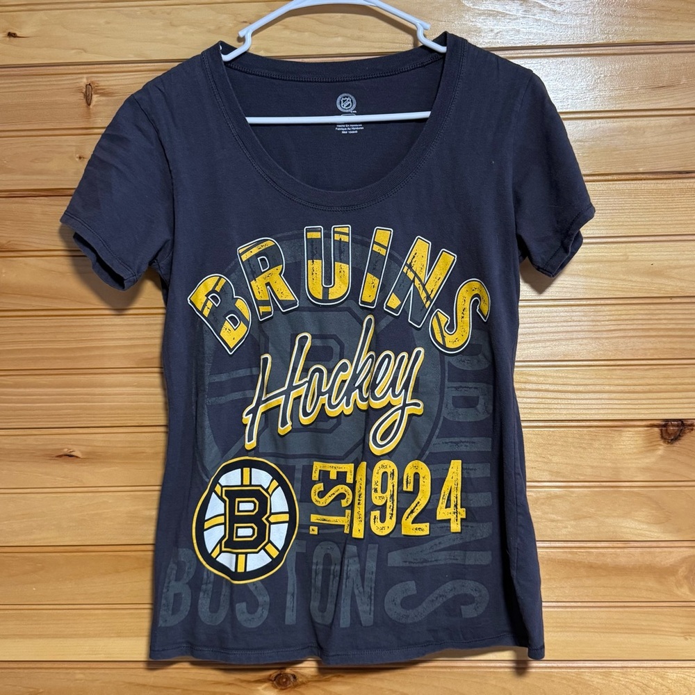 NHL Boston Bruins Hockey Women’s Graphic Tee Medium